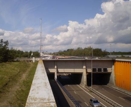 http://vietchigo.myds.me/z/collect/art_architecture/bridge/Veluwemmer-Aqueduct_in_Netheland/Veluwemmer-Aqueduct_02.jpg