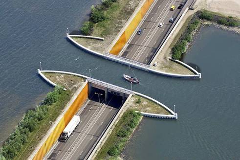 http://vietchigo.myds.me/z/collect/art_architecture/bridge/Veluwemmer-Aqueduct_in_Netheland/Veluwemmer-Aqueduct_08.jpg
